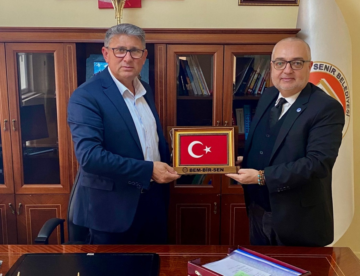 Isparta İl Başkanımız İlkay Özdoğan Senir Belediye Başkanı Ömür Yorulmaz’ı Ziyaret Etti