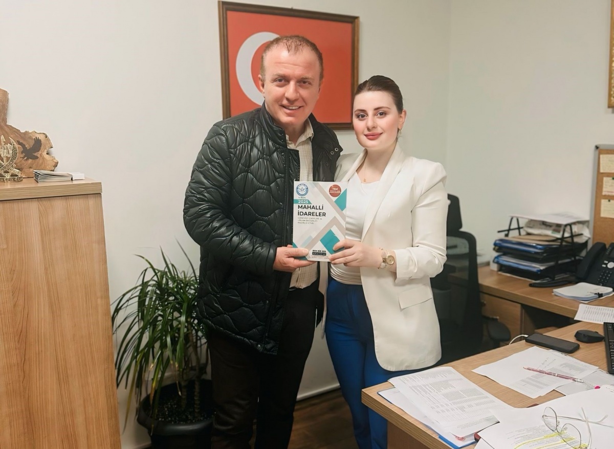 Trabzon İl Başkanımız Muammer Şahin Üyelerimiz İçin Hazırlanan Görevde Yükselme ve Unvan Değişikliği Sınavı Hazırlık Kitaplarının Dağıtımını Gerçekleştirdi