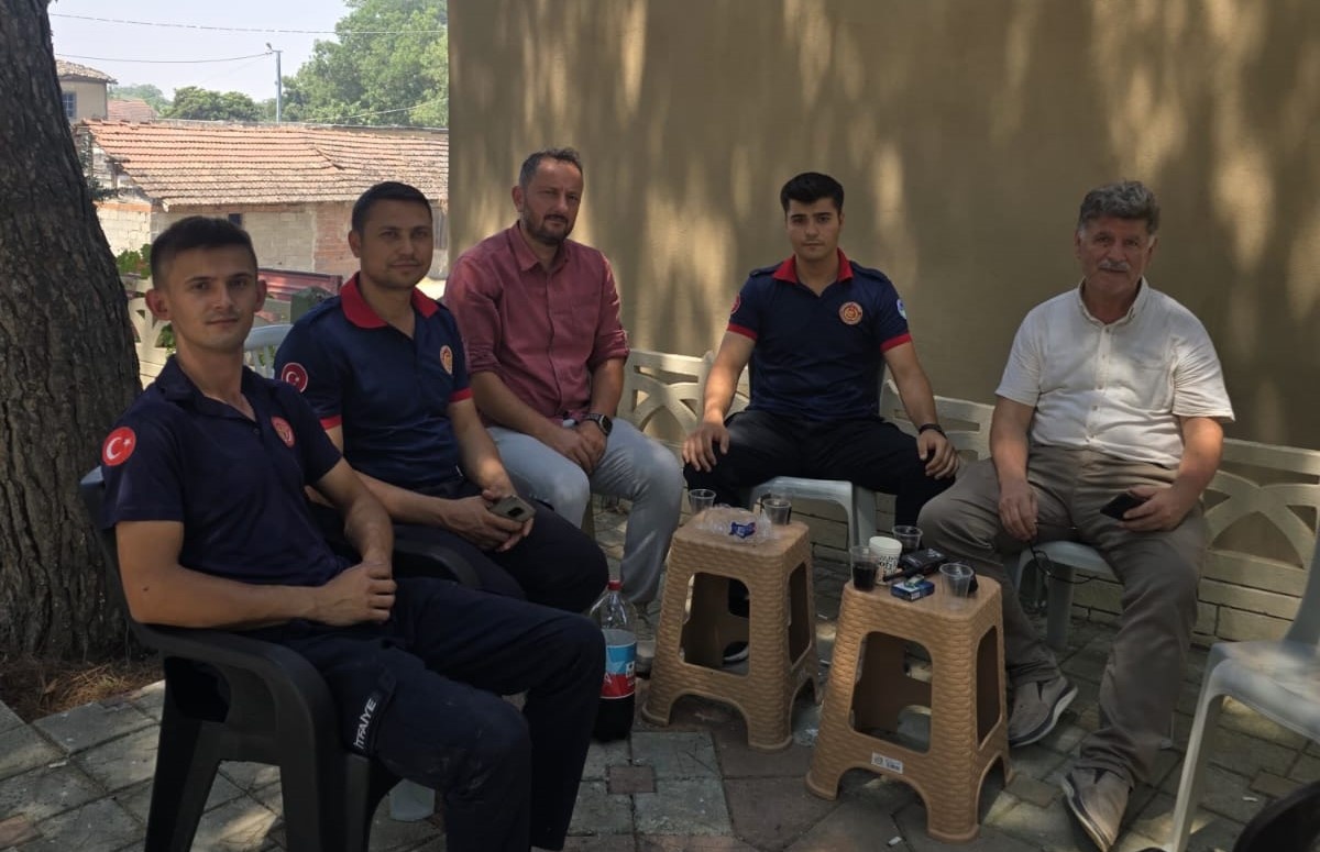 Sakarya Şube Başkanımız Ahmet Öksüzali Yangın Bölgesinde Fedakârca Görev Yapan İtfaiye Çalışanlarımızı Ziyaret Etti