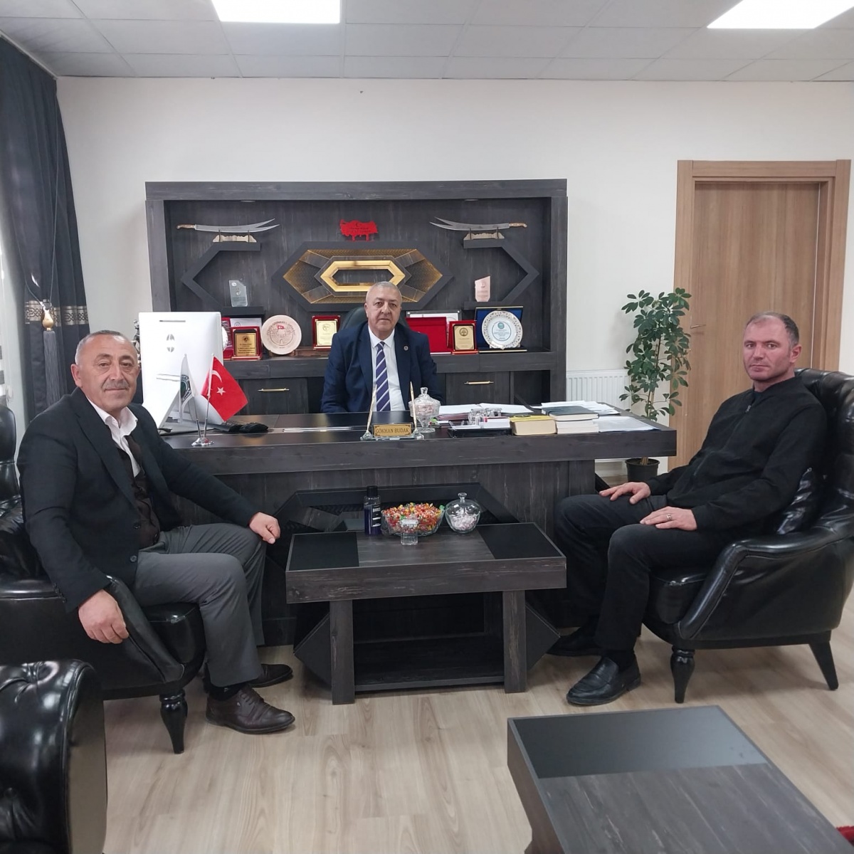 Ardahan İl Başkanımız Fedai Çoban Göle Belediye Başkanı Gökhan Budak’ı ve Memurlarımızı Ziyaret Etti