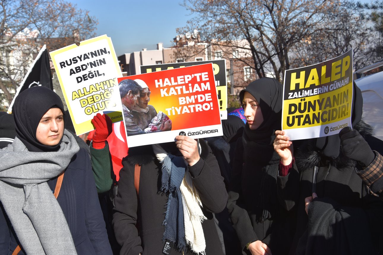 HALEP'TEKİ ZULÜM RUSYA ve İRAN BÜYÜKELÇİLİĞİ ÖNÜNDE PROTESTO EDİLDİ